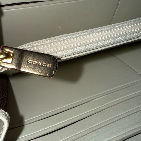 Coach Beige and White Wallet - Picture 6 of 11